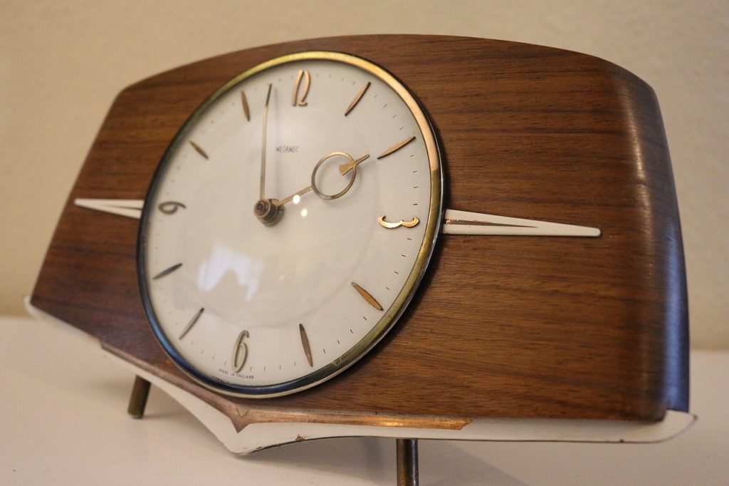 Wooden miniature mantle clock